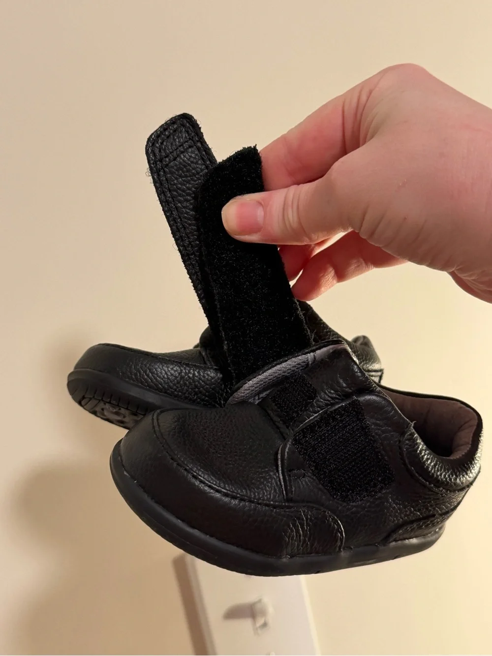 Stride Rite Kids Black Leather Velcro Strap Shoes- 4W